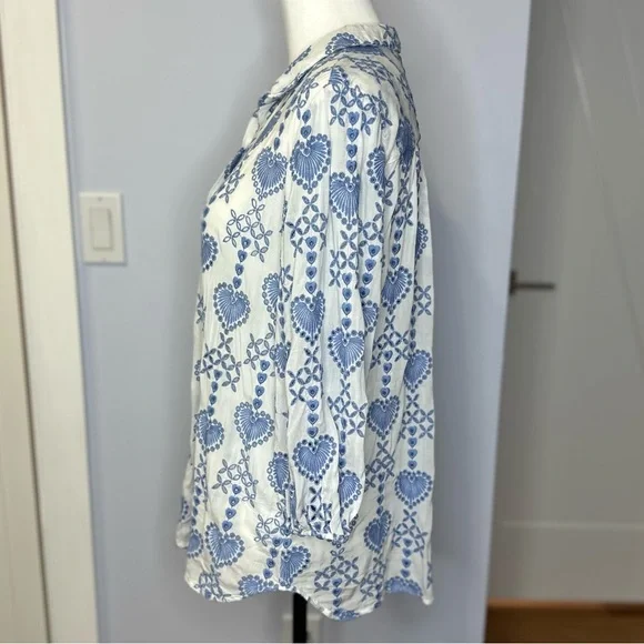 Johnny White Maeve 3/4 Sleeve Button Down w/blue heart embroidery. Size M. EUC! - Picture 3 of 10